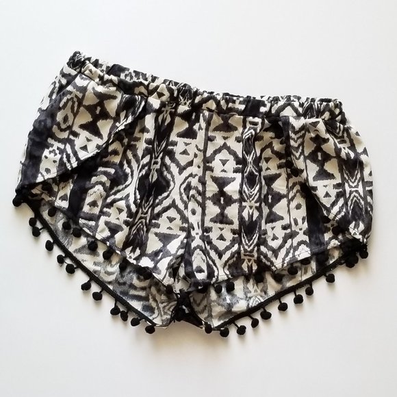 Billabong Pom Pom Aztec Boho Shorts - Picture 2 of 6